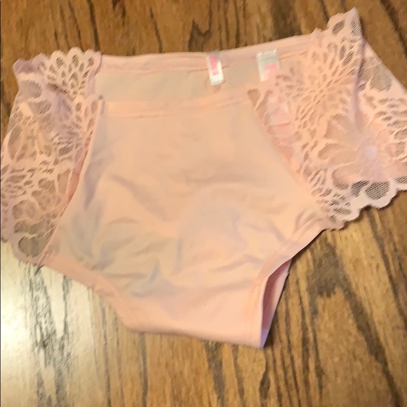 𝙿𝚒𝚗𝚔 𝚟𝚜 𝚞𝚗𝚍𝚒𝚎𝚜 - Picture 4 of 4